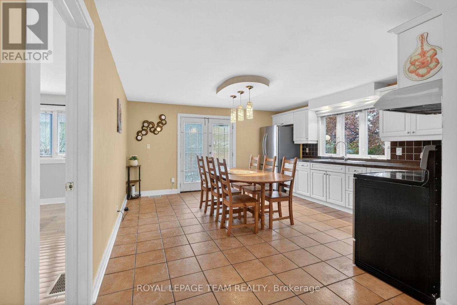 196 PRINCE ALBERT STREET - 19