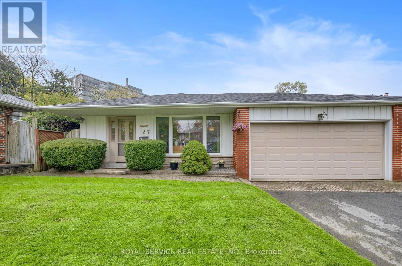 Welcome to 27 Skyview Crescent