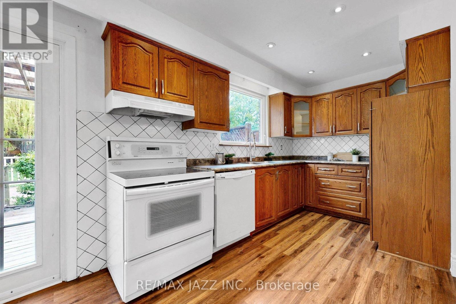 1947 BONNYMEDE DRIVE - 10