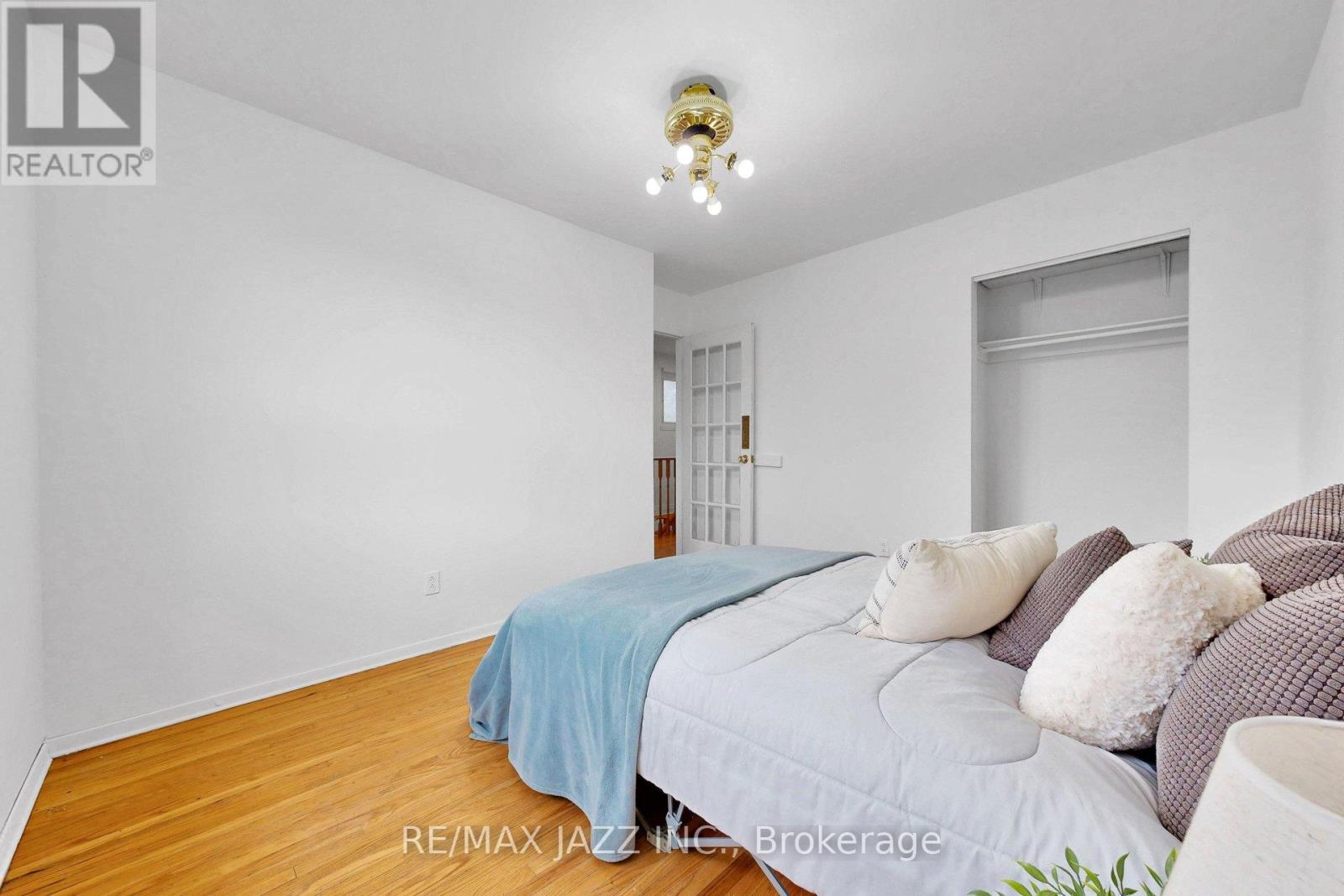 1947 BONNYMEDE DRIVE - 21