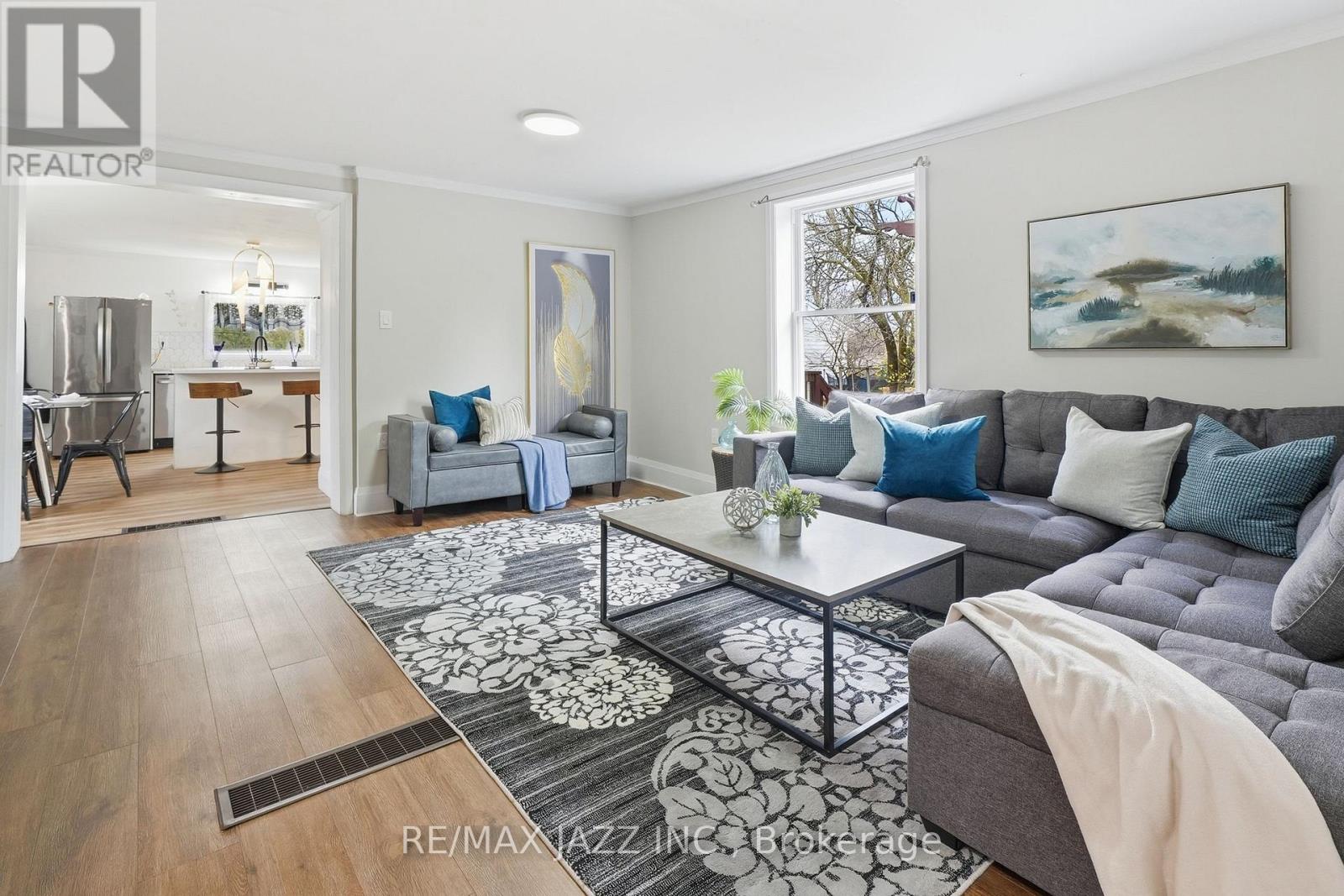 41 BALDWIN STREET - 16