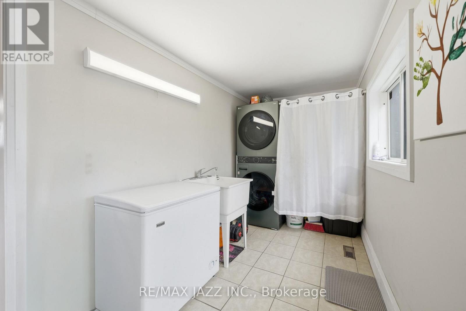 41 BALDWIN STREET - 22