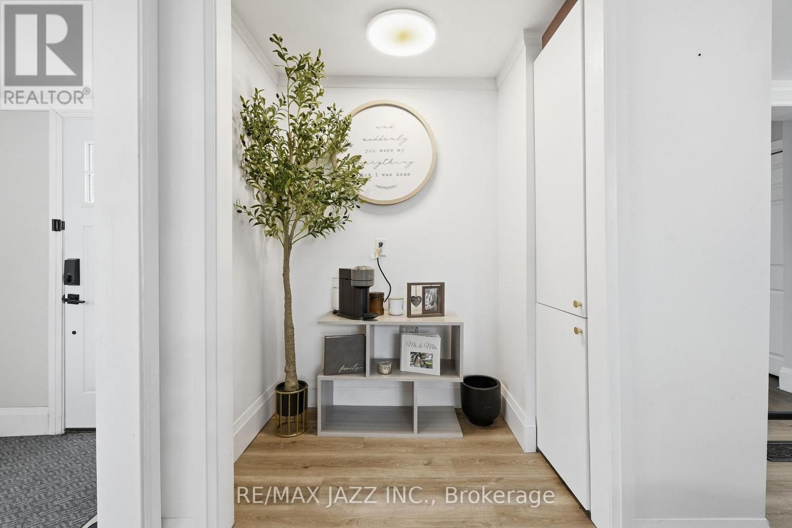41 BALDWIN STREET - 24