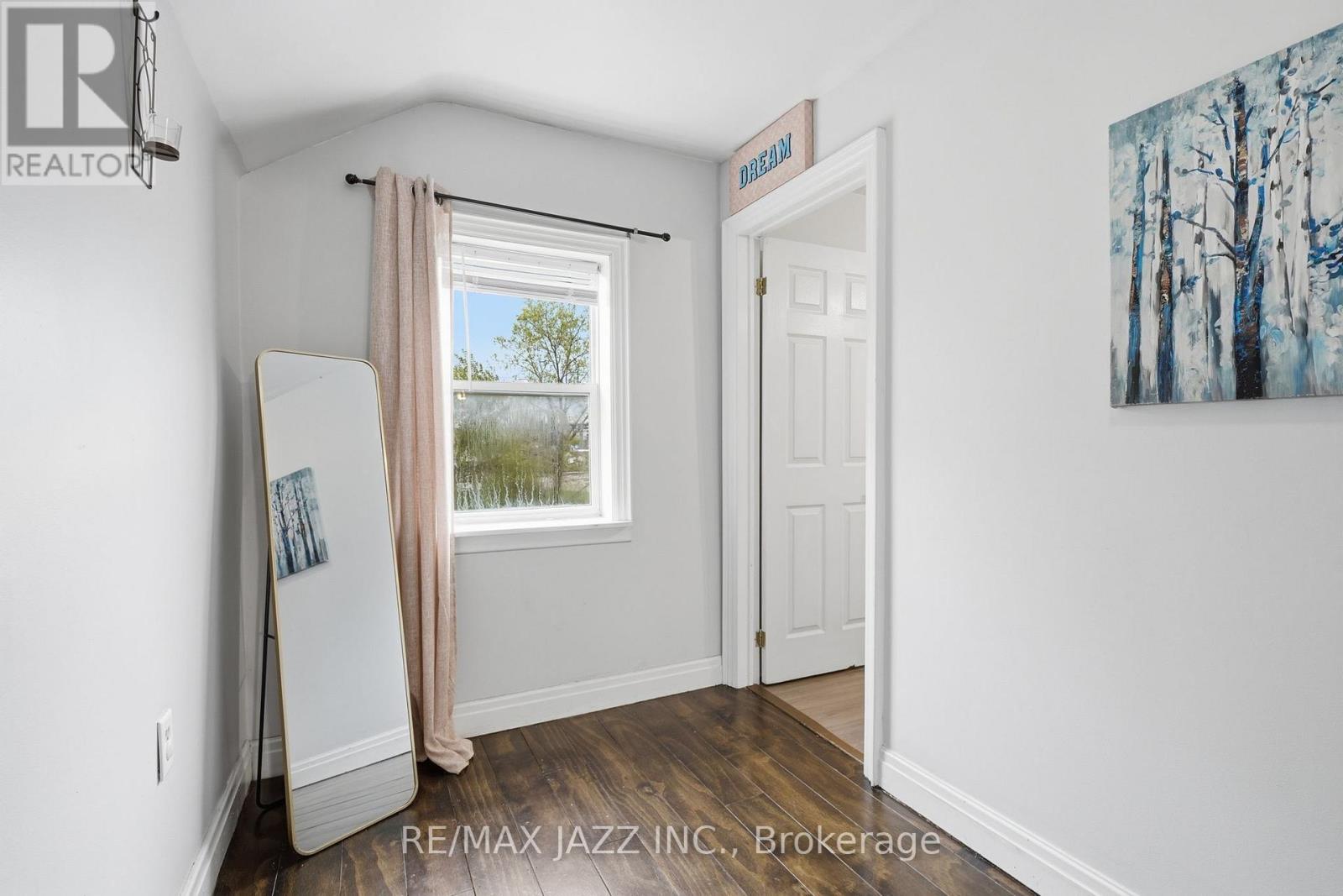 41 BALDWIN STREET - 26
