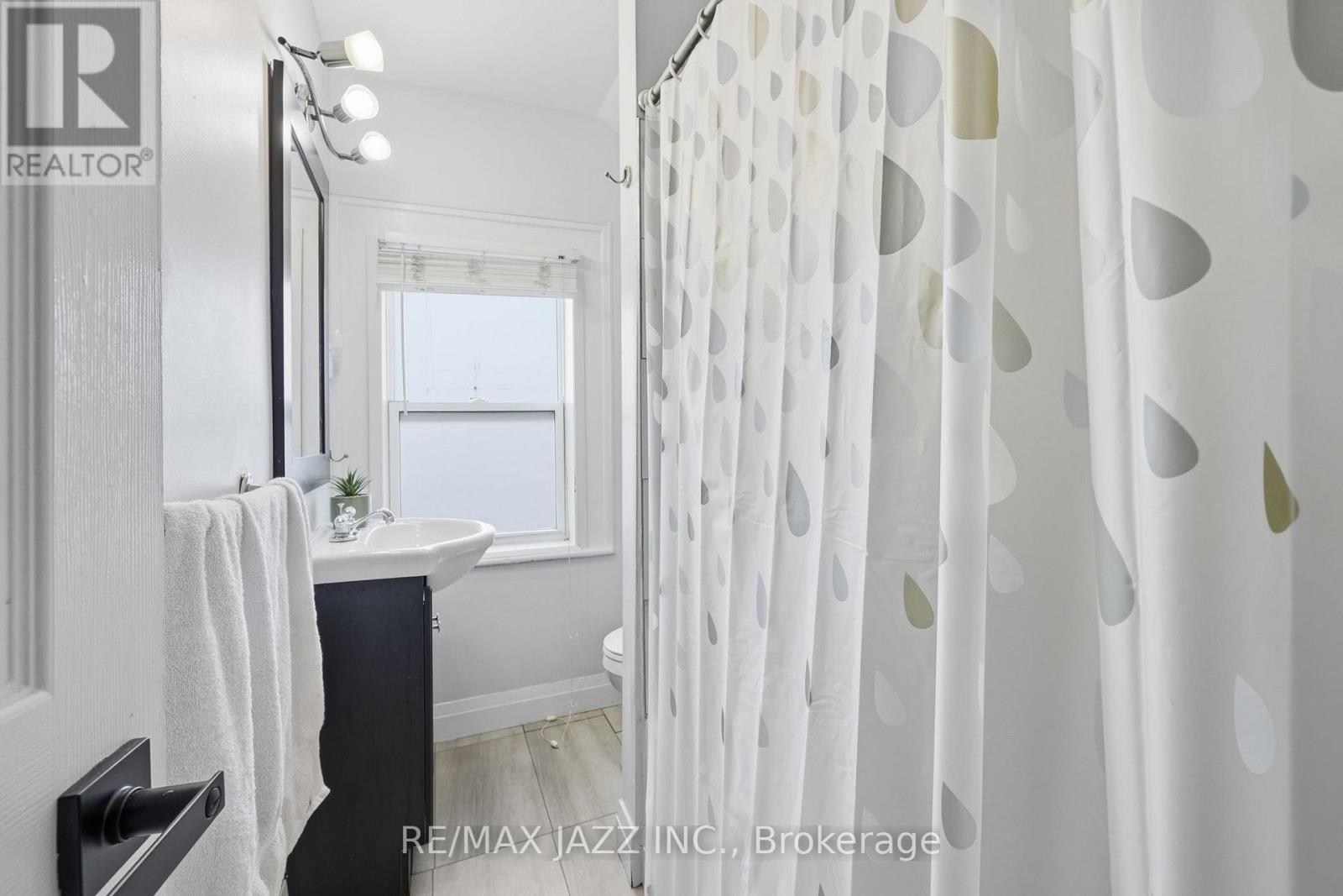 41 BALDWIN STREET - 31