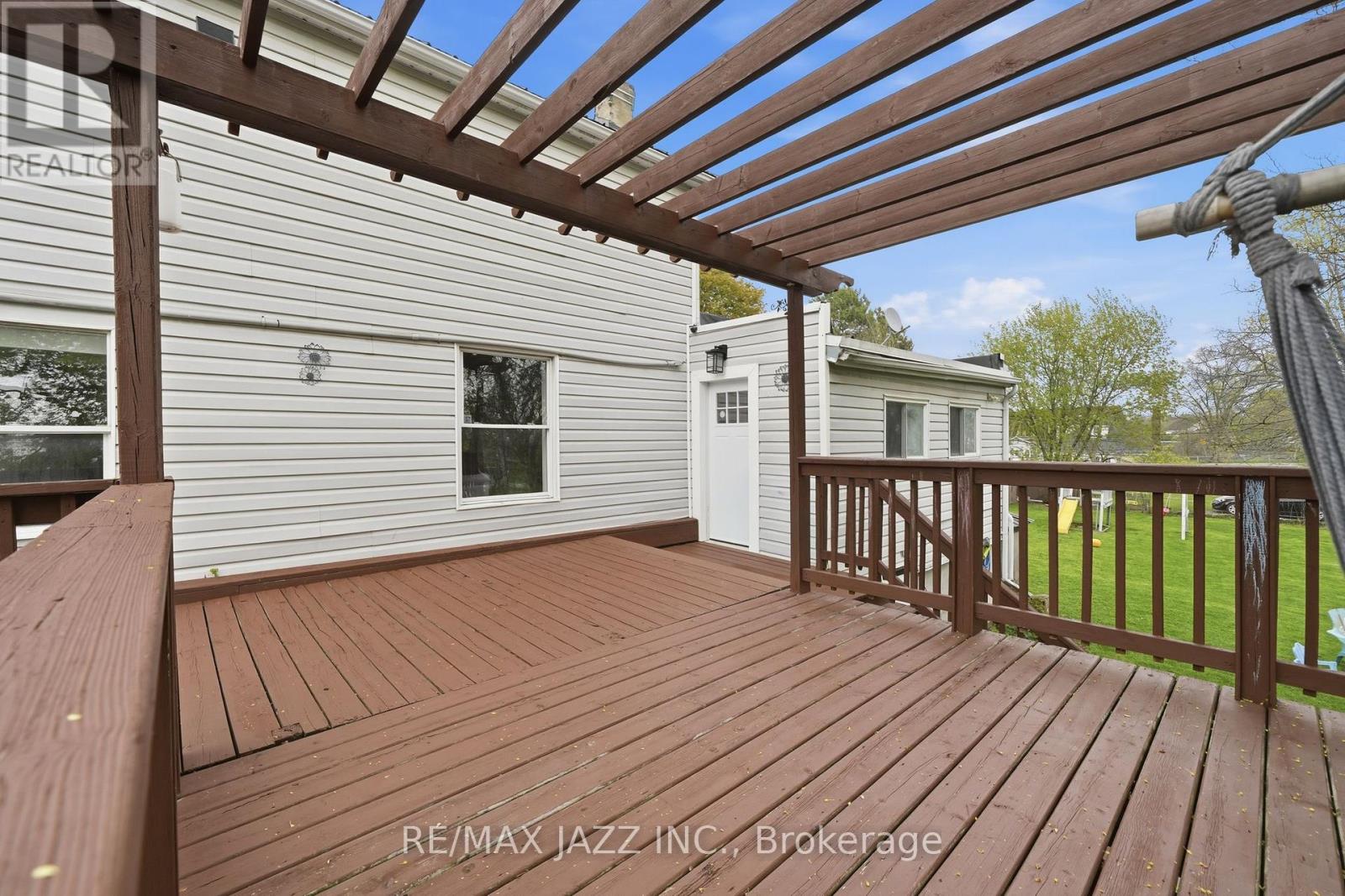 41 BALDWIN STREET - 34