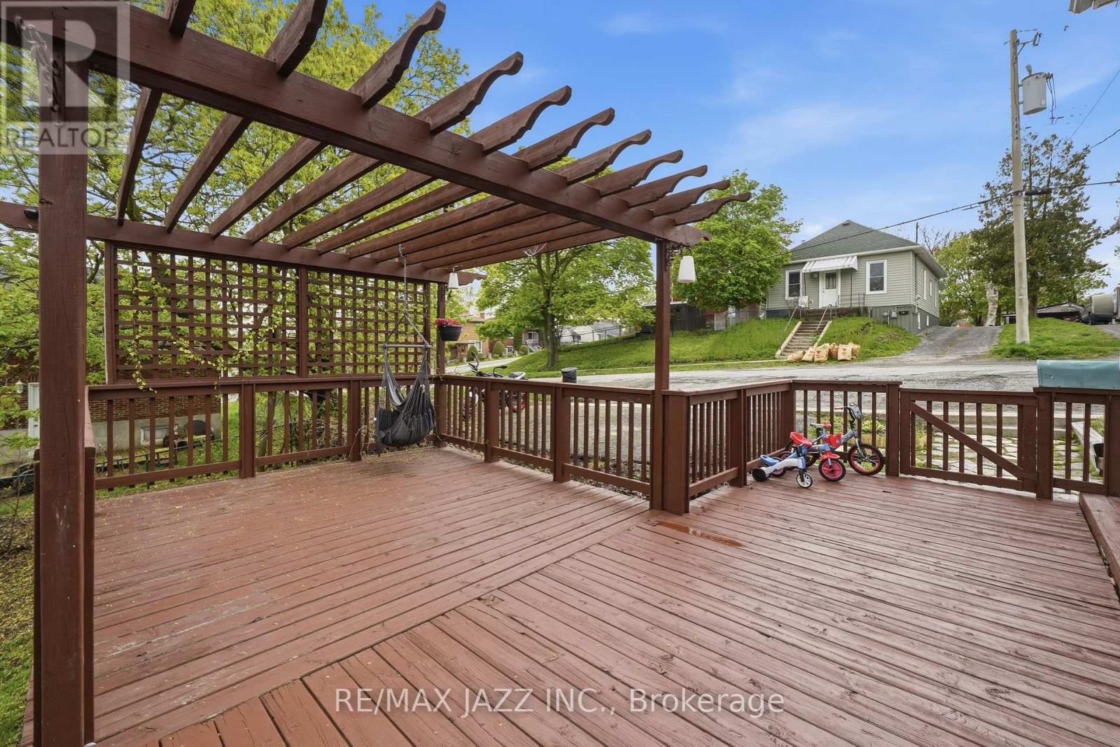 41 BALDWIN STREET - 36