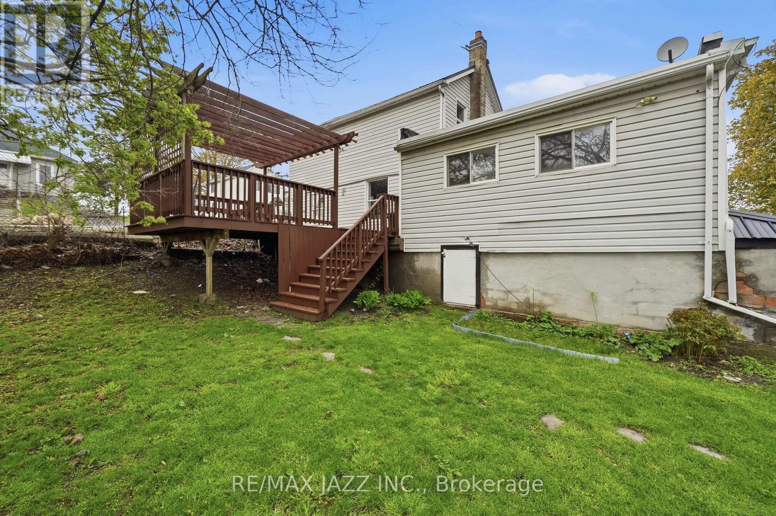 41 BALDWIN STREET - 37