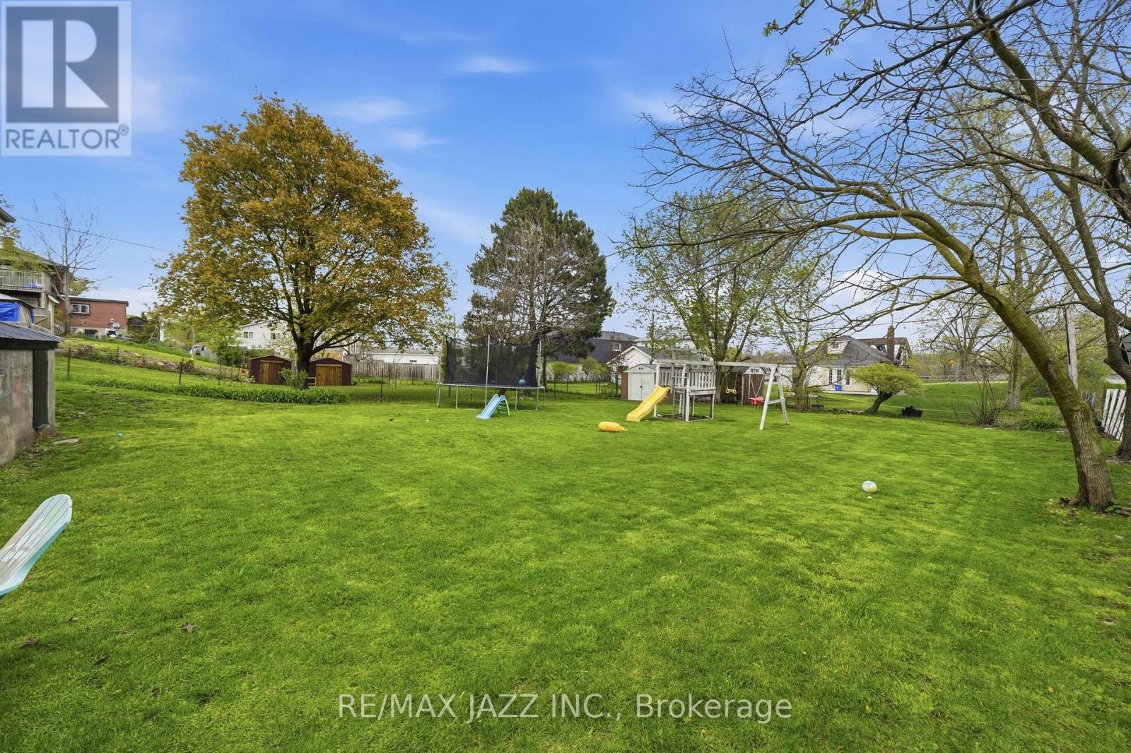 41 BALDWIN STREET - 38