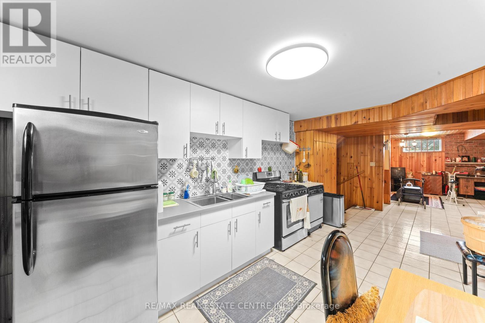 78 PANORAMA CRESCENT - 36