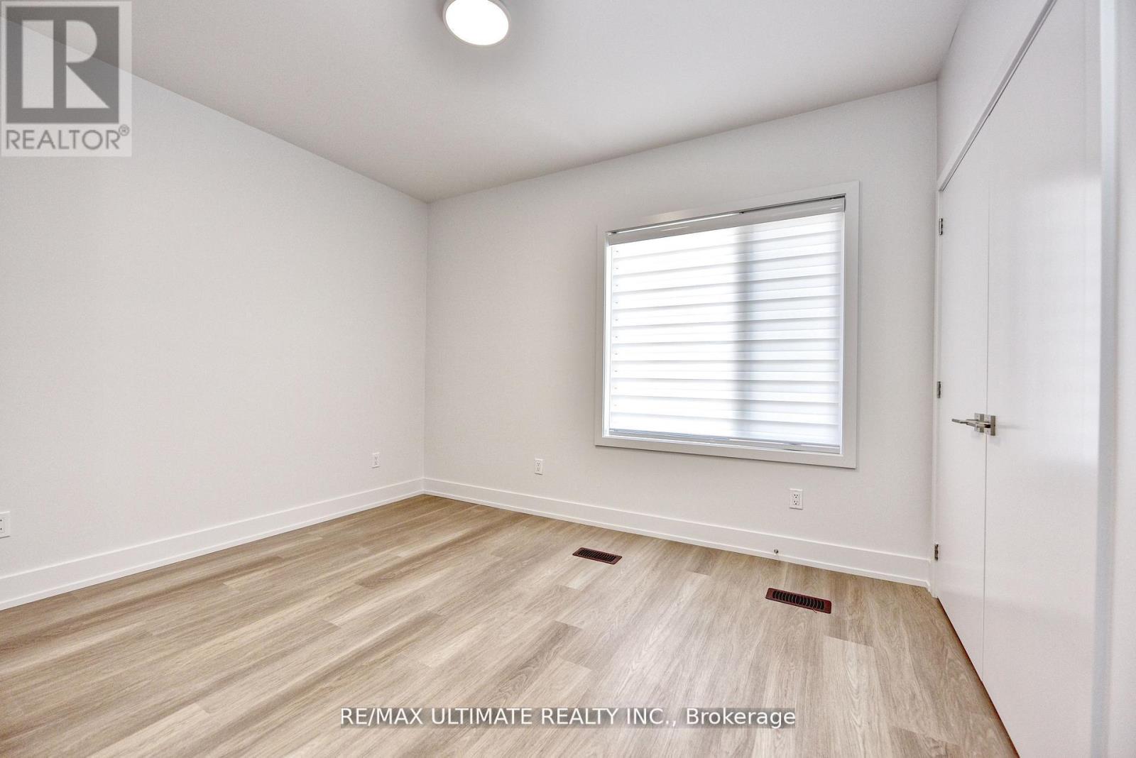 LANEWAY - 385 MCROBERTS AVENUE