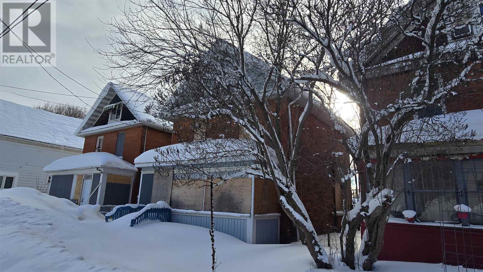 159 Wellington ST E - 4