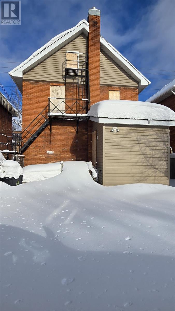 159 Wellington ST E - 5