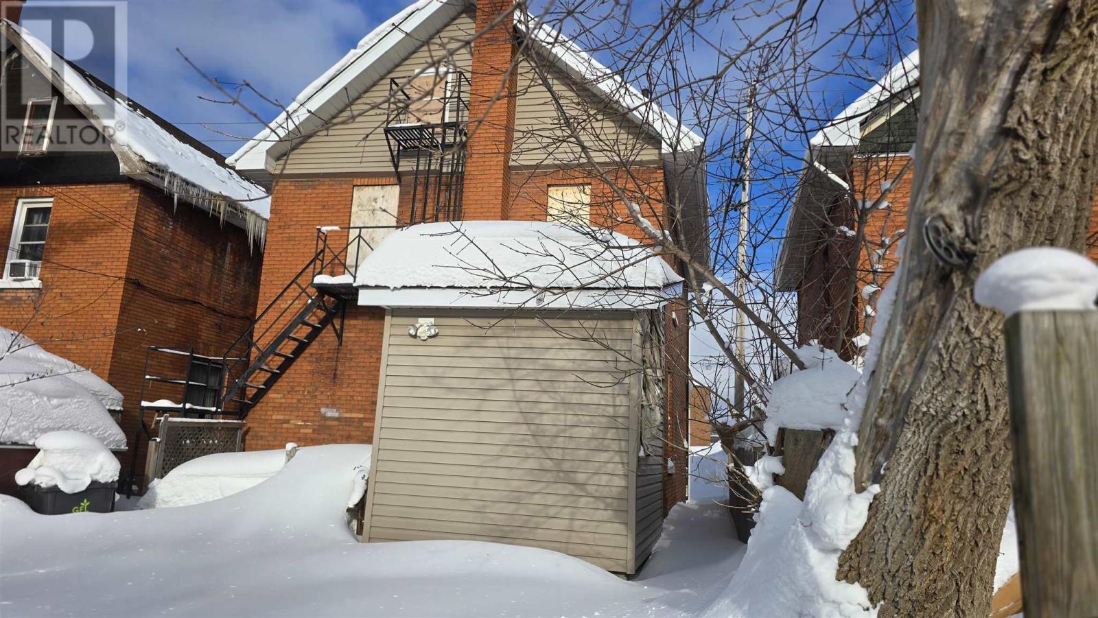 159 Wellington ST E - 7
