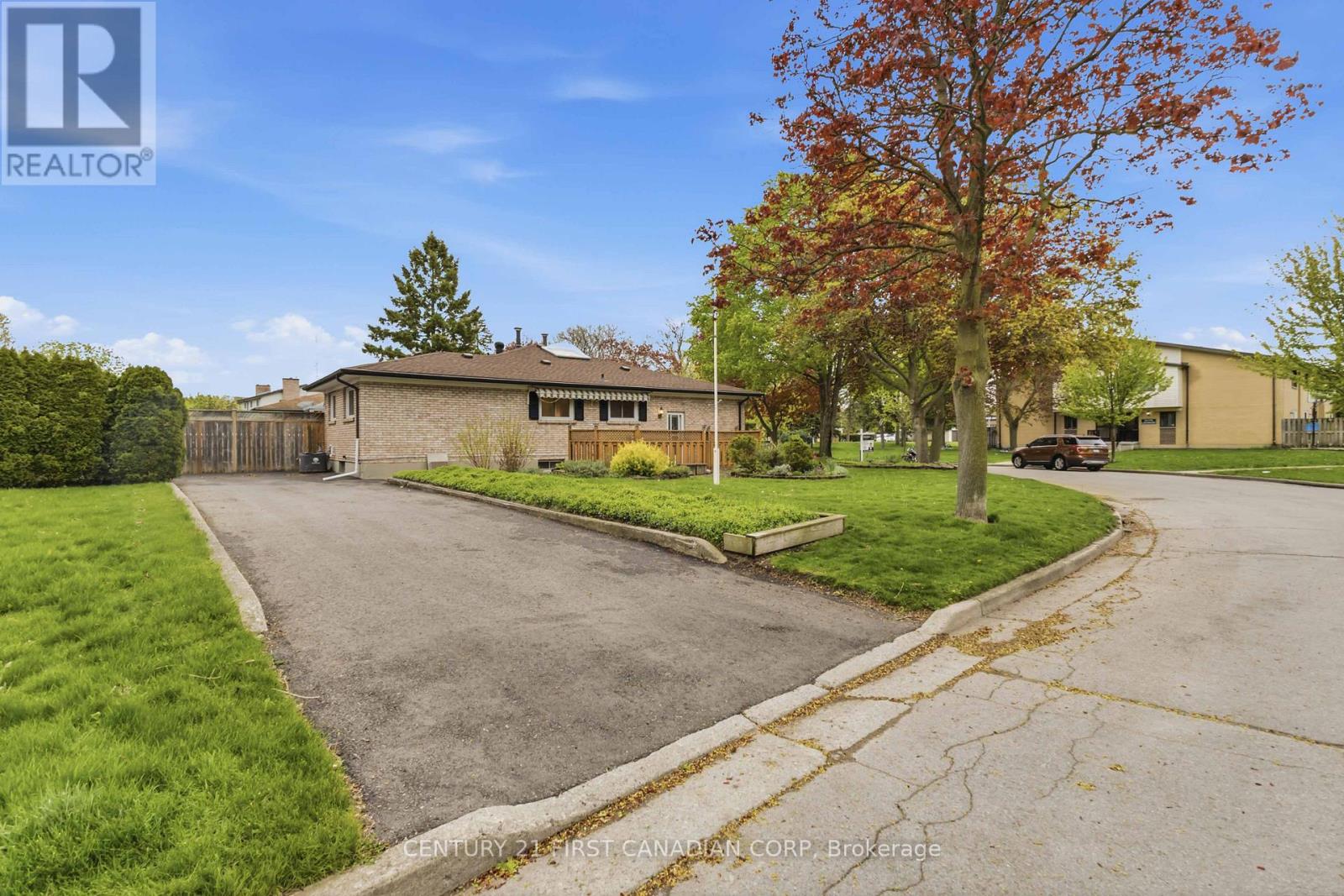 685 LADYBROOK CRESCENT - 20
