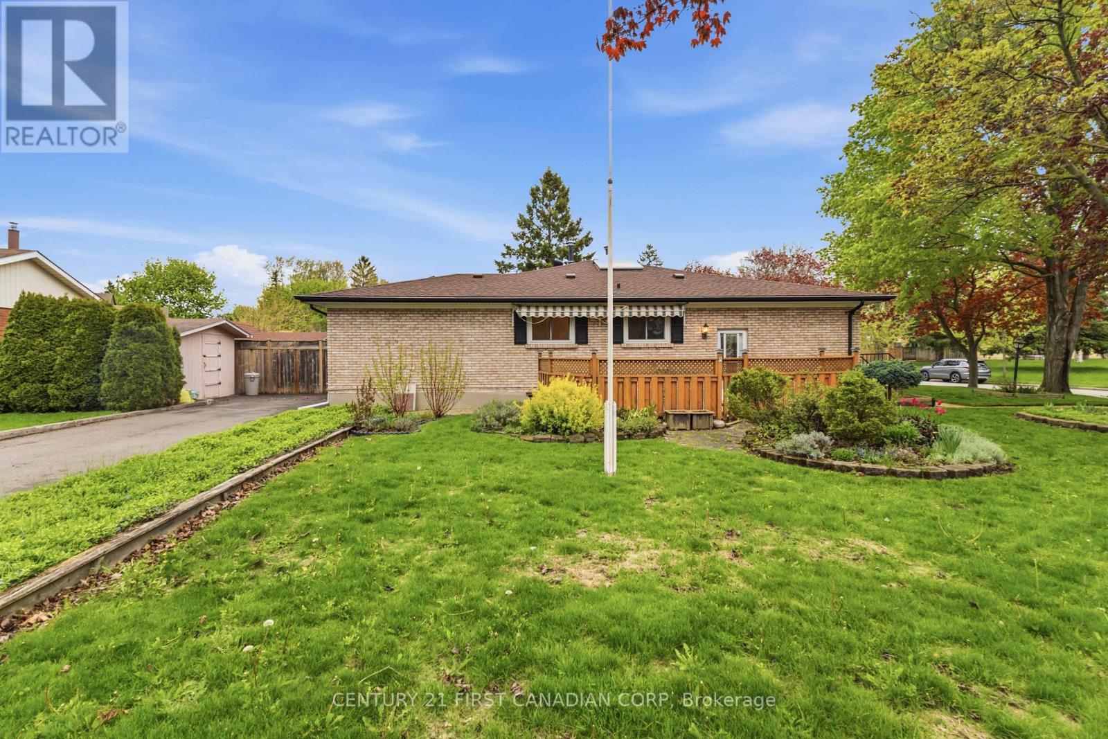 685 LADYBROOK CRESCENT - 21