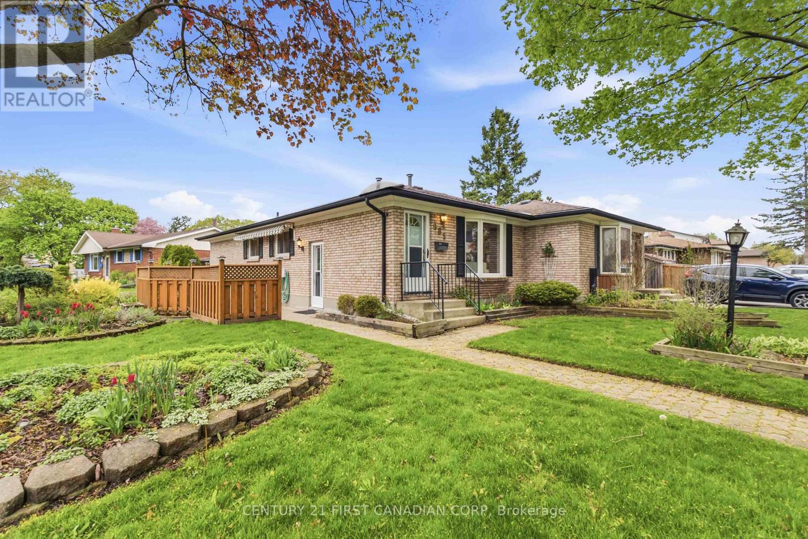 685 LADYBROOK CRESCENT - 22