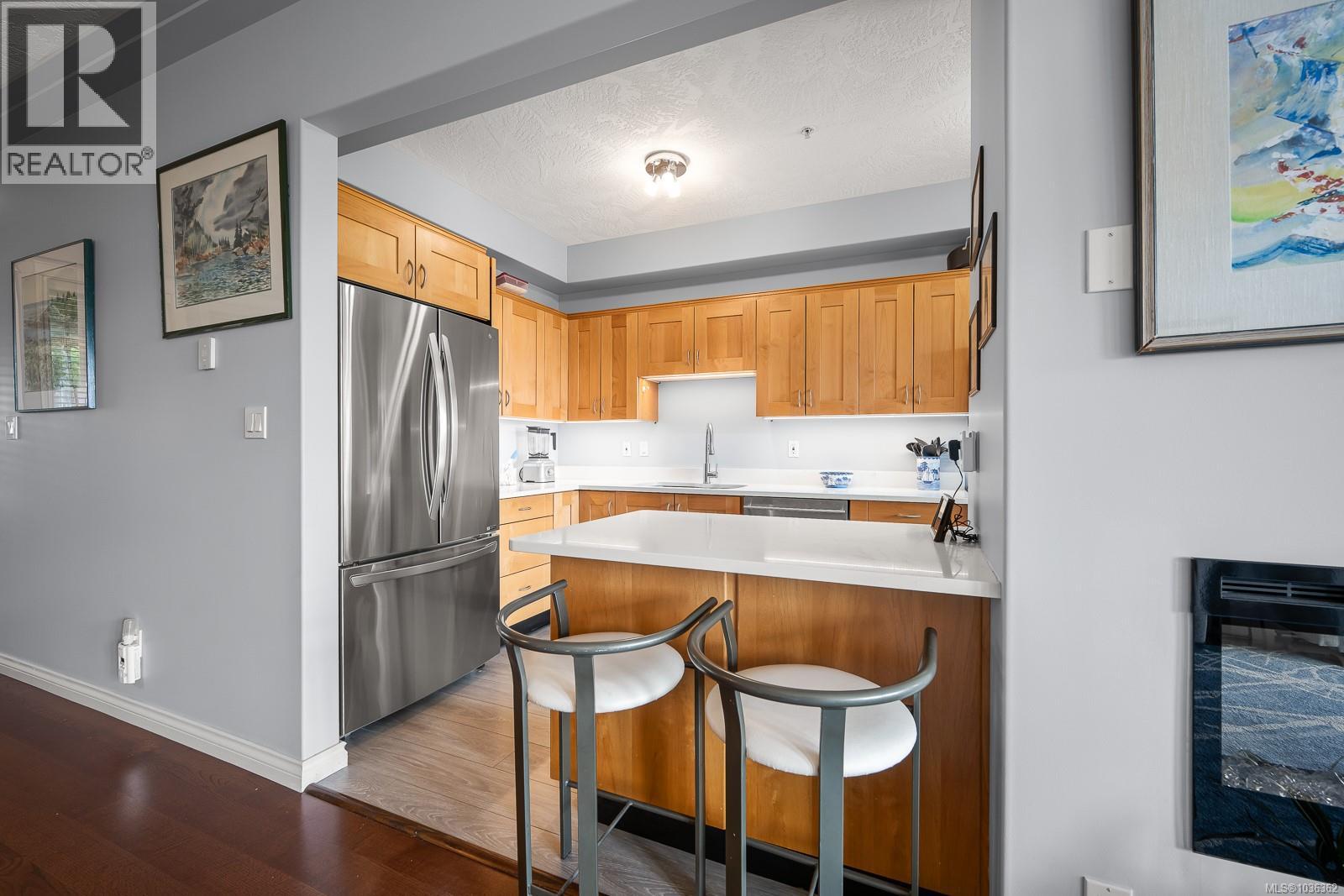 #303 1912 Comox Ave - 12