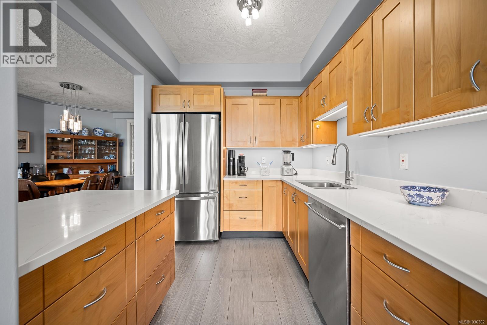 #303 1912 Comox Ave - 13
