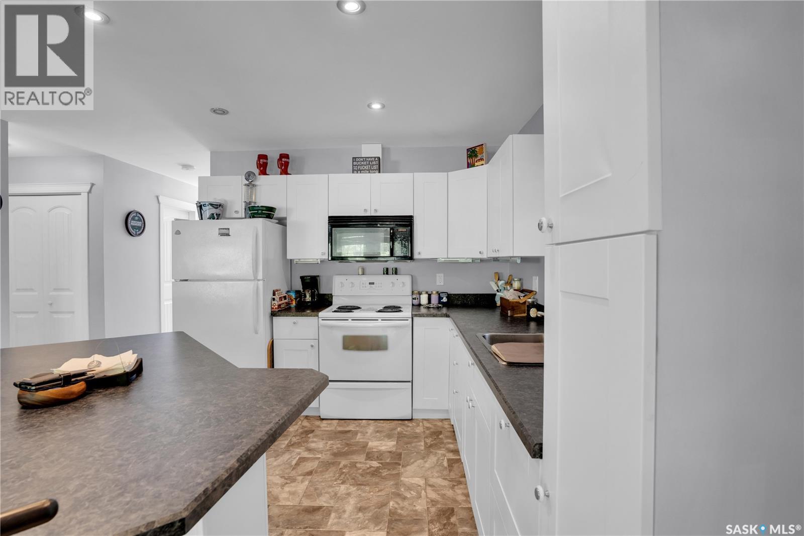 607 Brighton STREET - 6