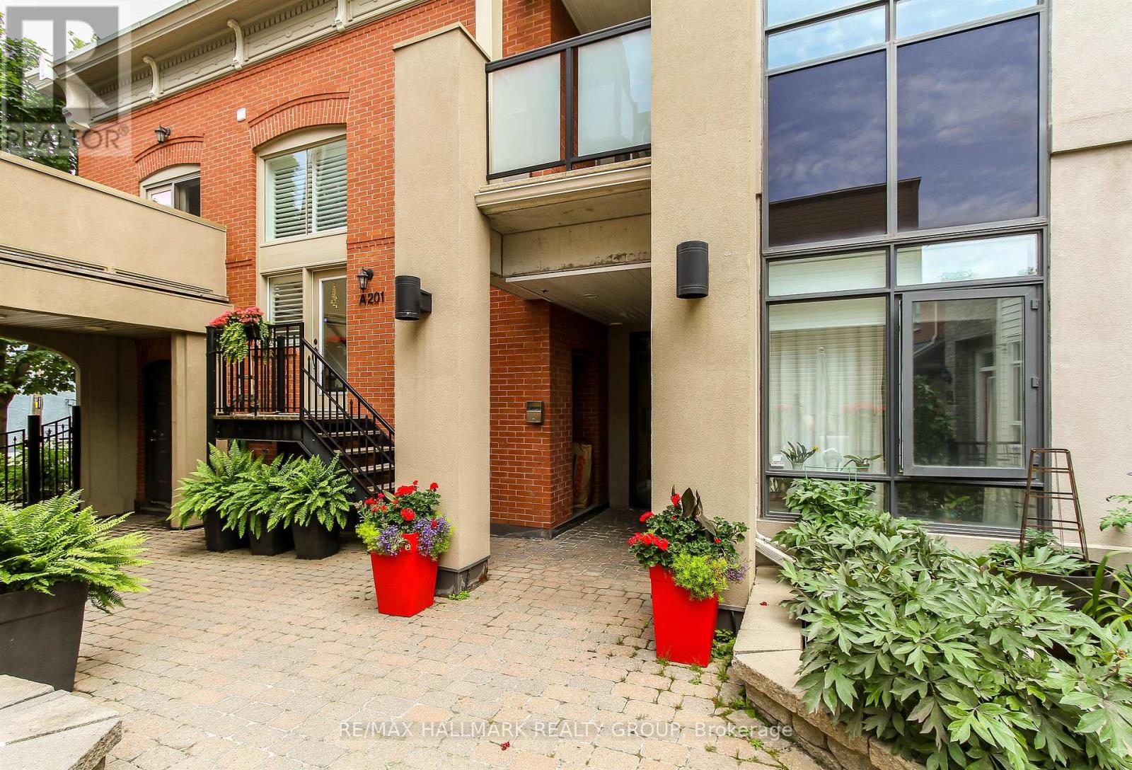 #B307 124 GUIGUES AVENUE - 2