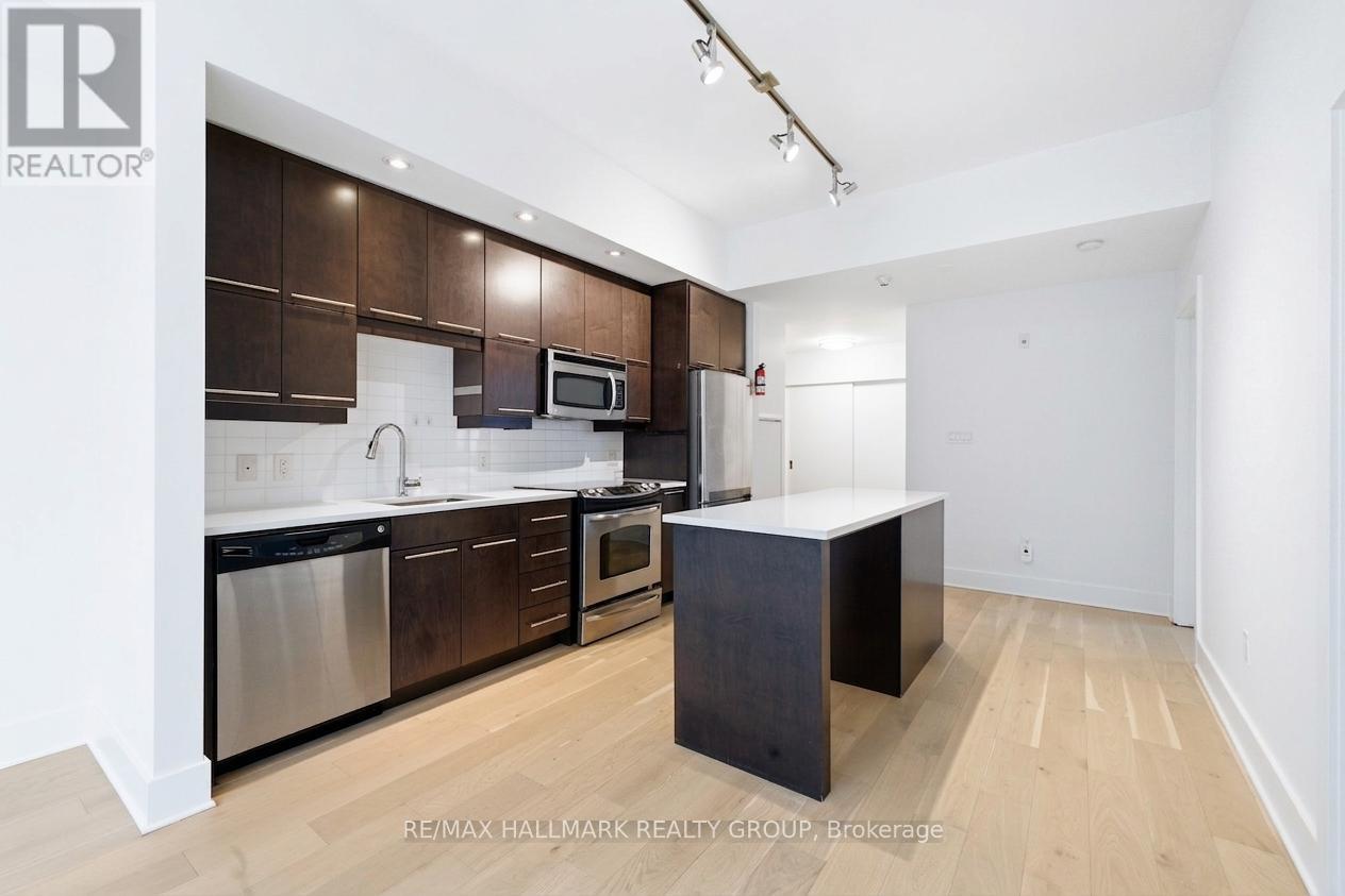 #611 101 RICHMOND ROAD - 10