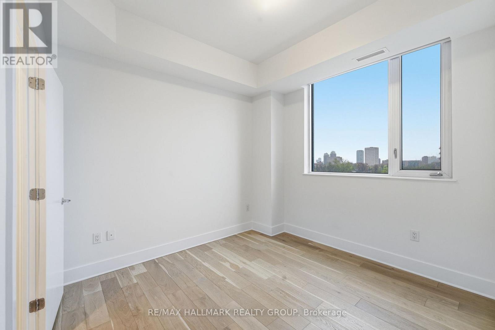 #611 101 RICHMOND ROAD - 23