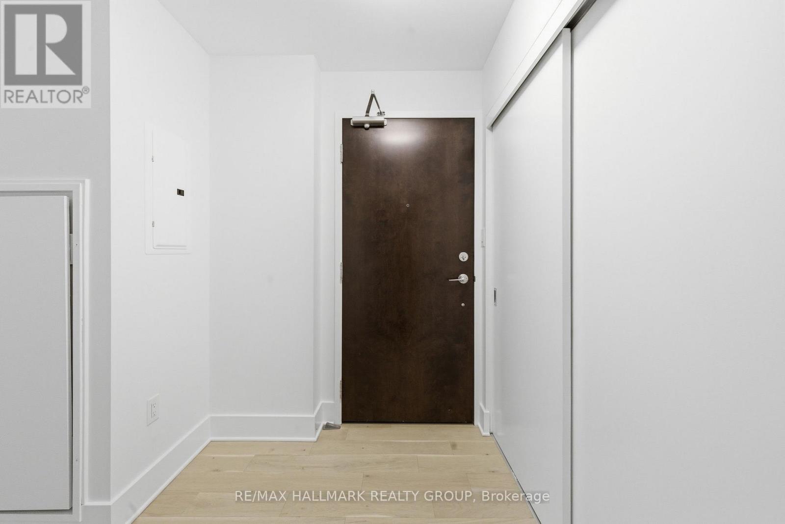 #611 101 RICHMOND ROAD - 7