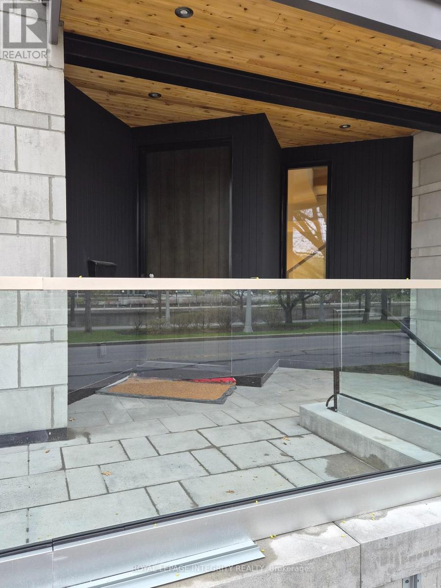 112 QUEEN ELIZABETH DRIVE - 4