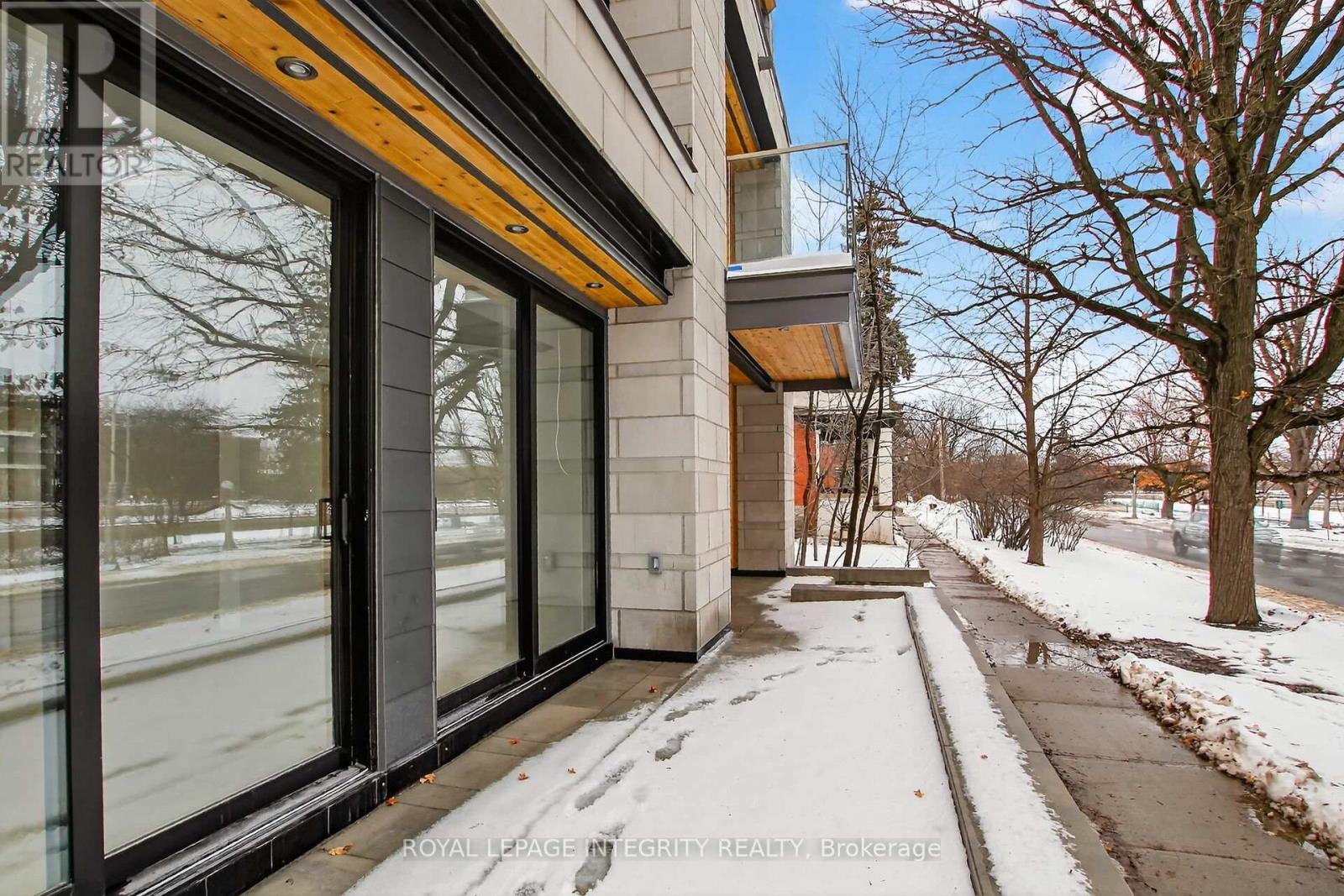 112 QUEEN ELIZABETH DRIVE - 5