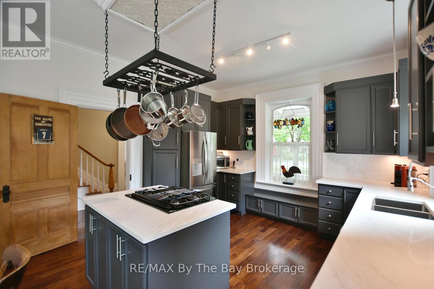 214 ELM STREET - 10