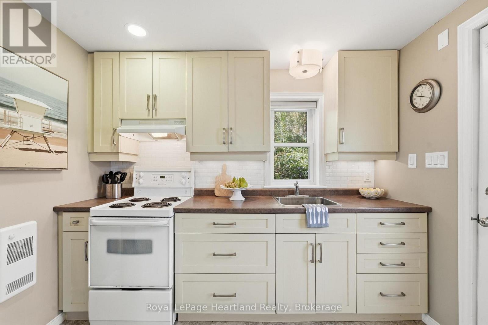 9 MAPLE LANE - 21