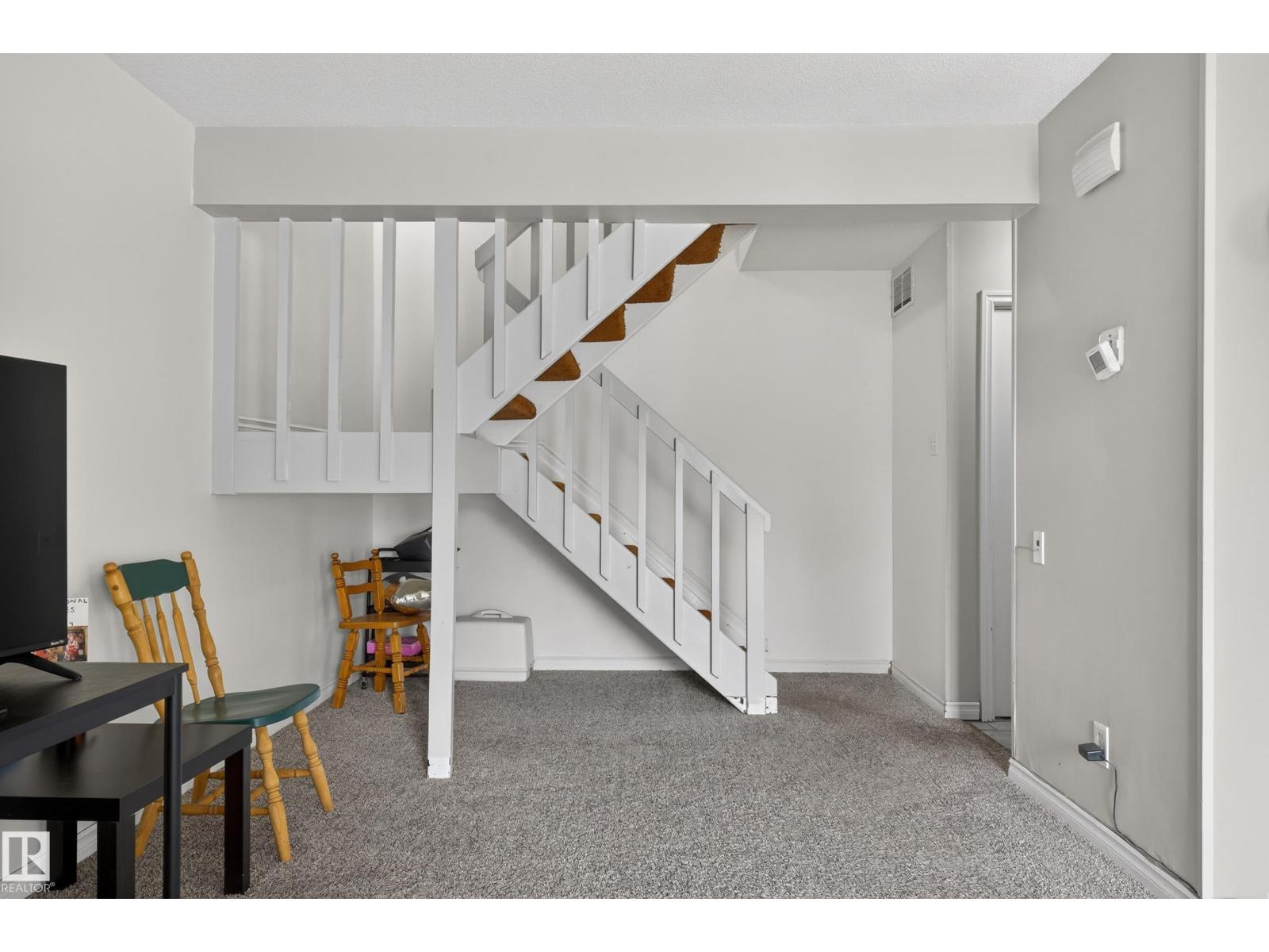 26E MEADOWLARK VG NW, Edmonton