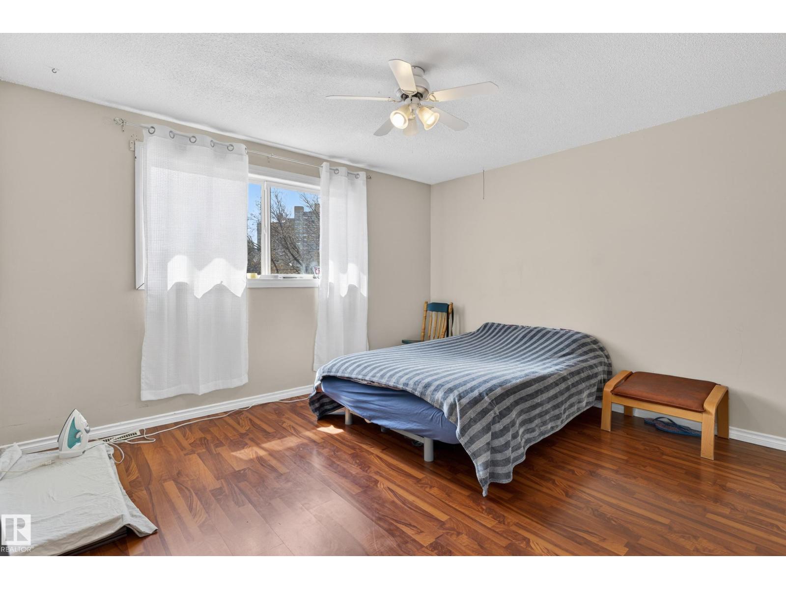 26E MEADOWLARK VG NW, Edmonton