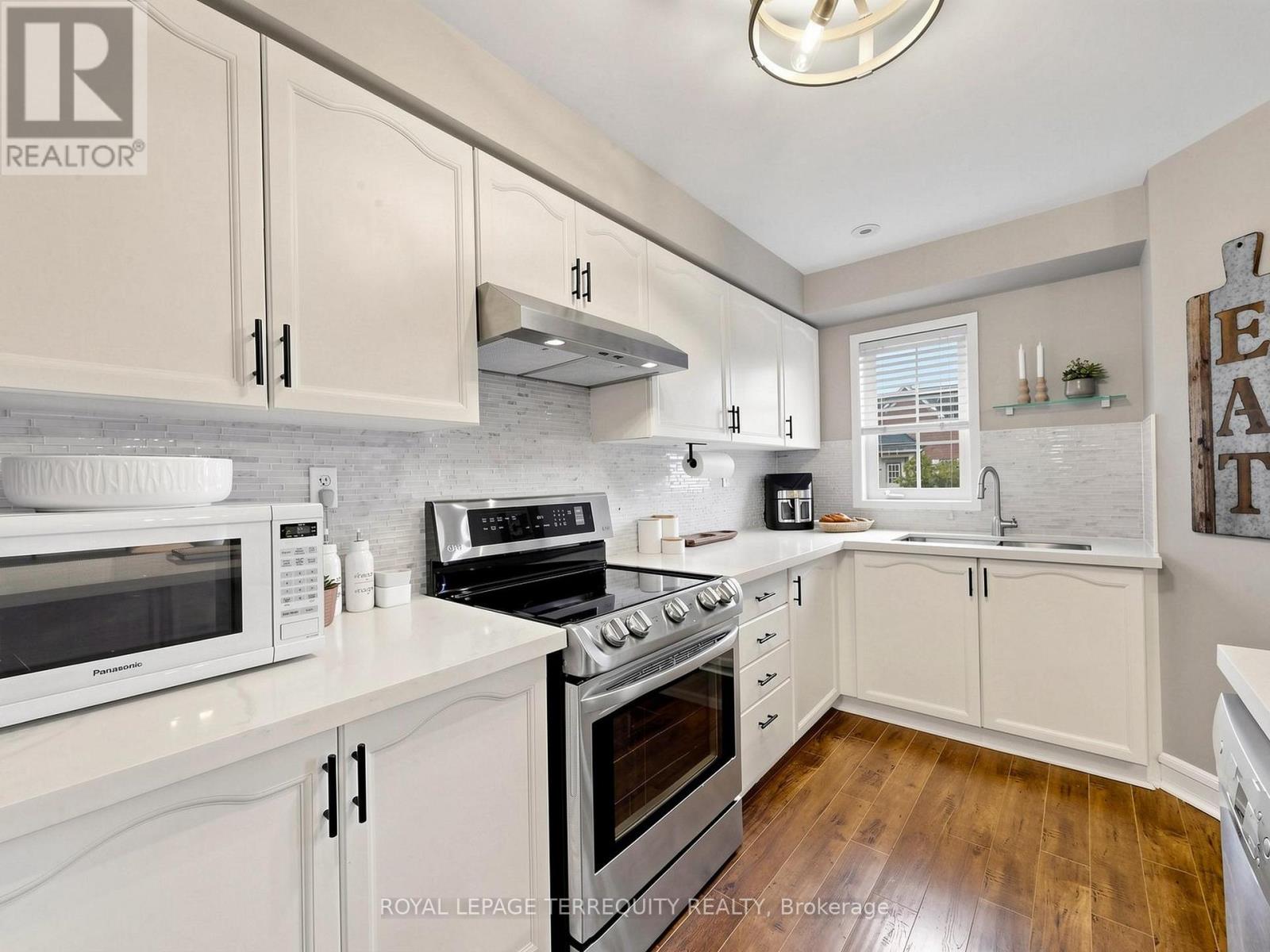 61 SPRUCEDALE WAY - 14