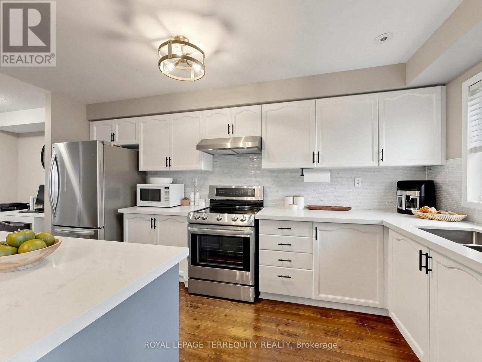 61 SPRUCEDALE WAY - 20