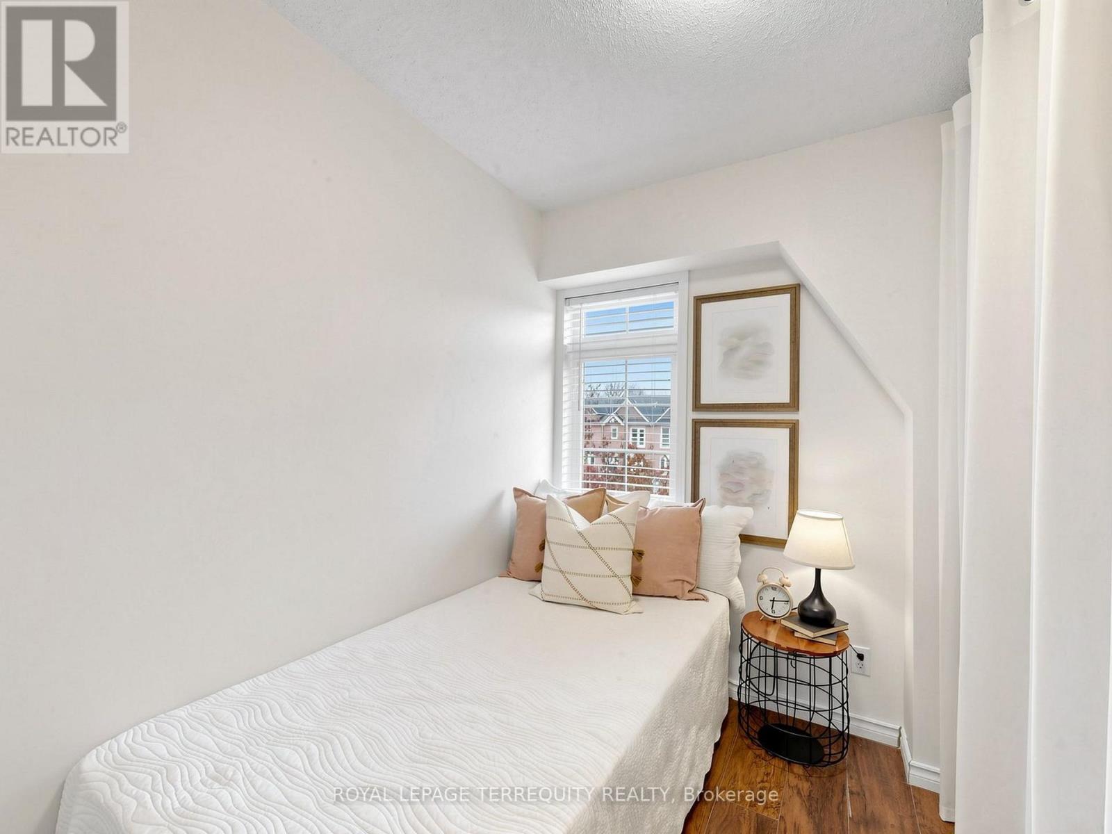 61 SPRUCEDALE WAY - 26