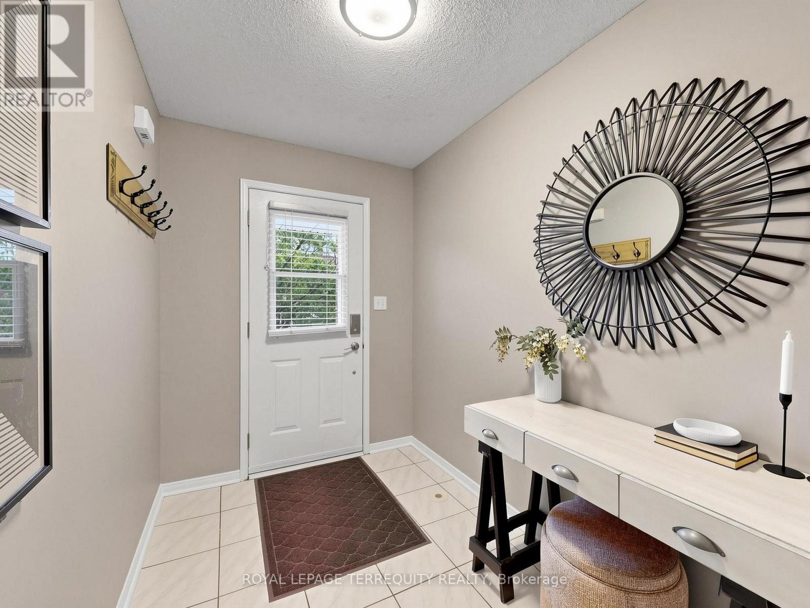 61 SPRUCEDALE WAY - 32