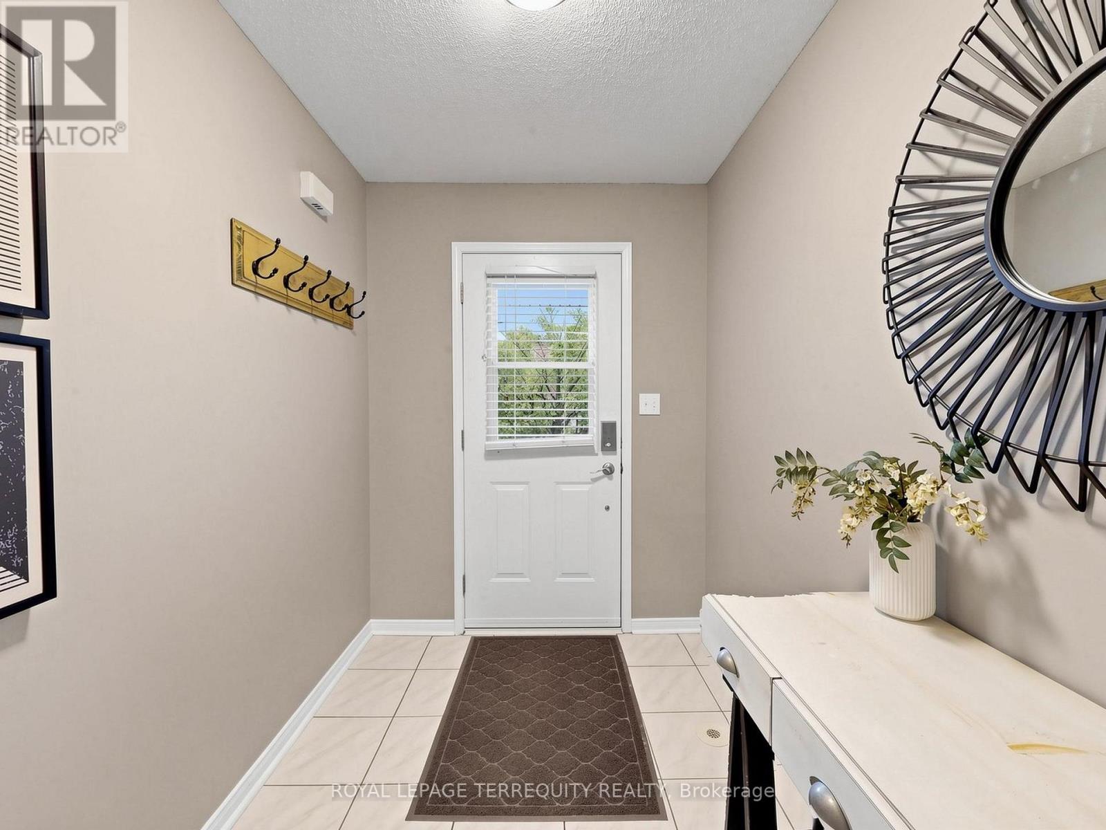61 SPRUCEDALE WAY - 33