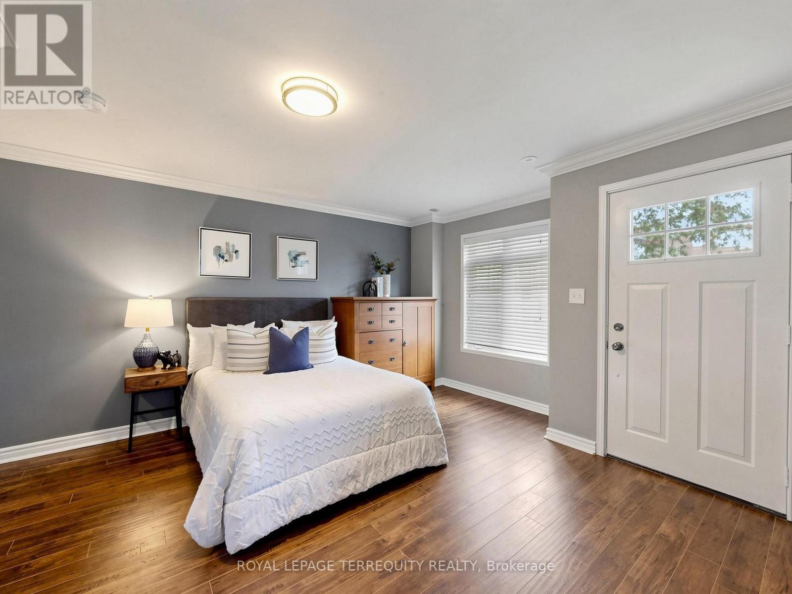 61 SPRUCEDALE WAY - 34