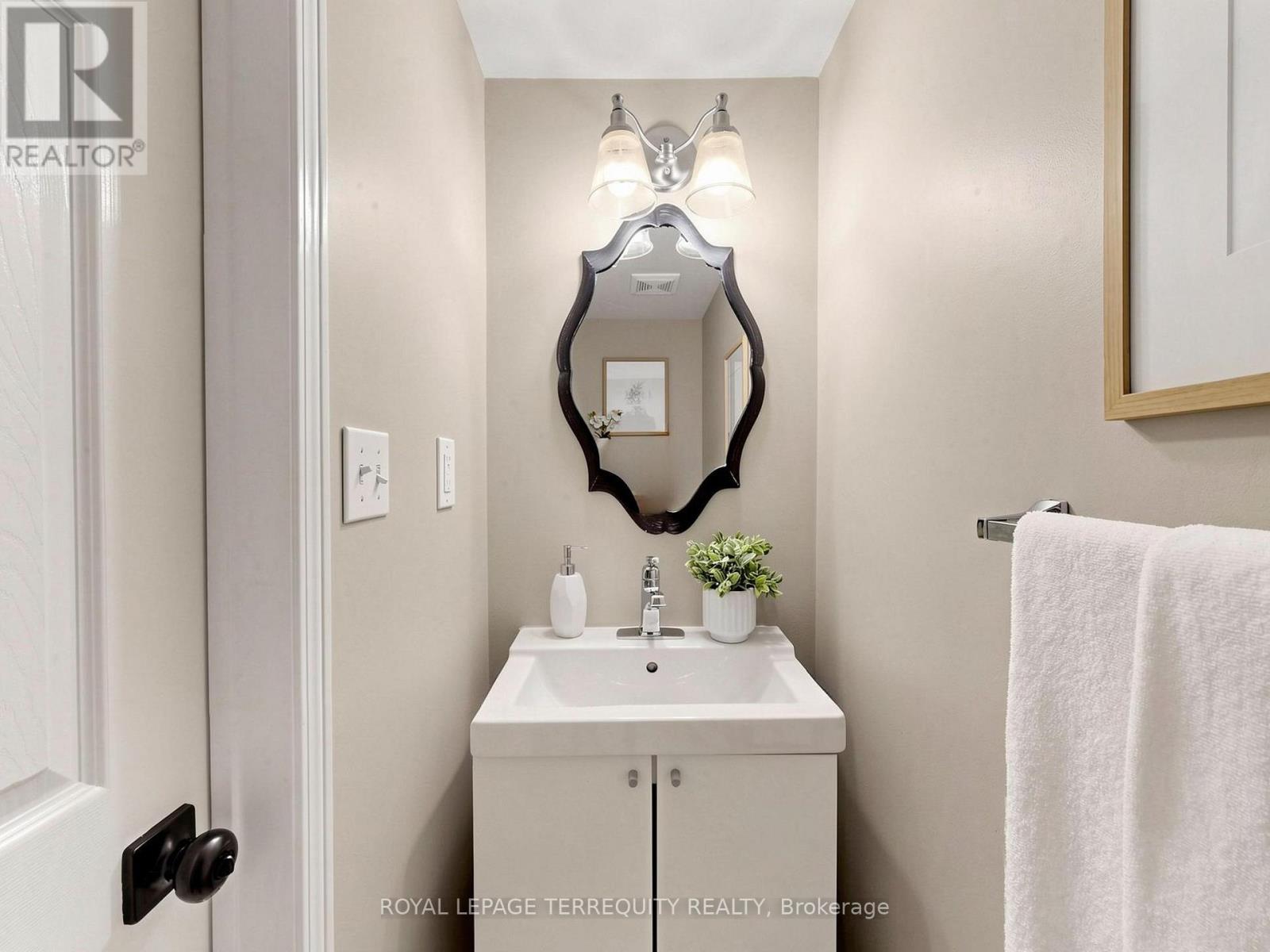 61 SPRUCEDALE WAY - 38