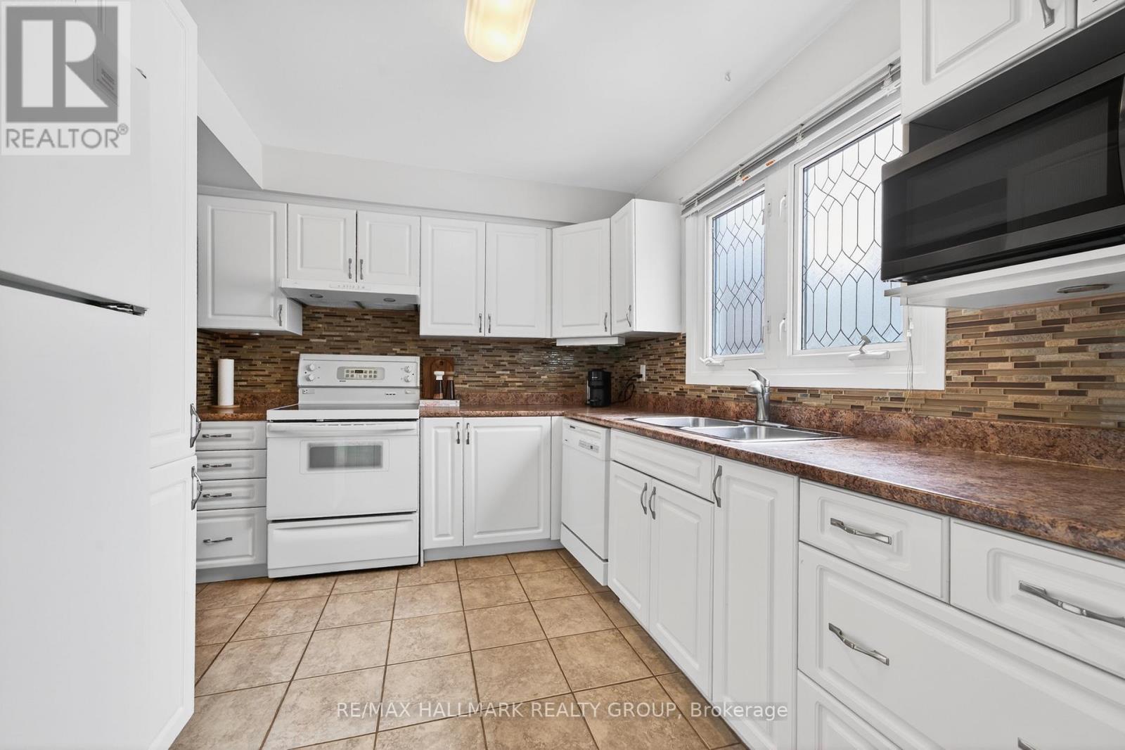 #8 740 MORIN STREET - 21