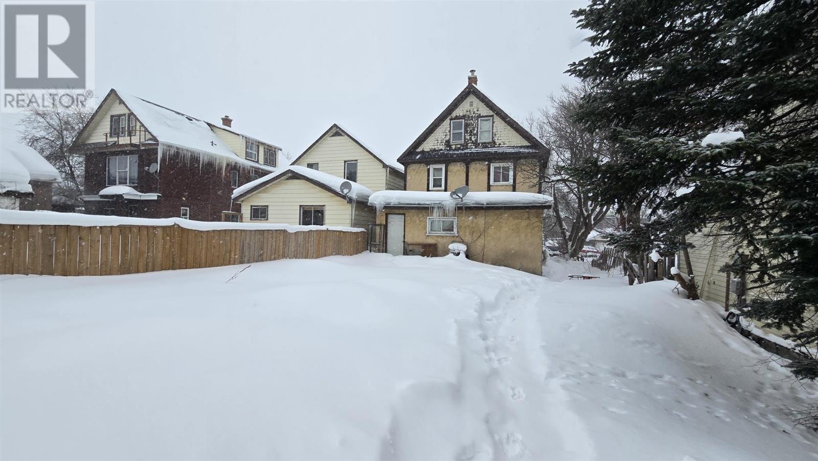 353 Alexandra ST - 5