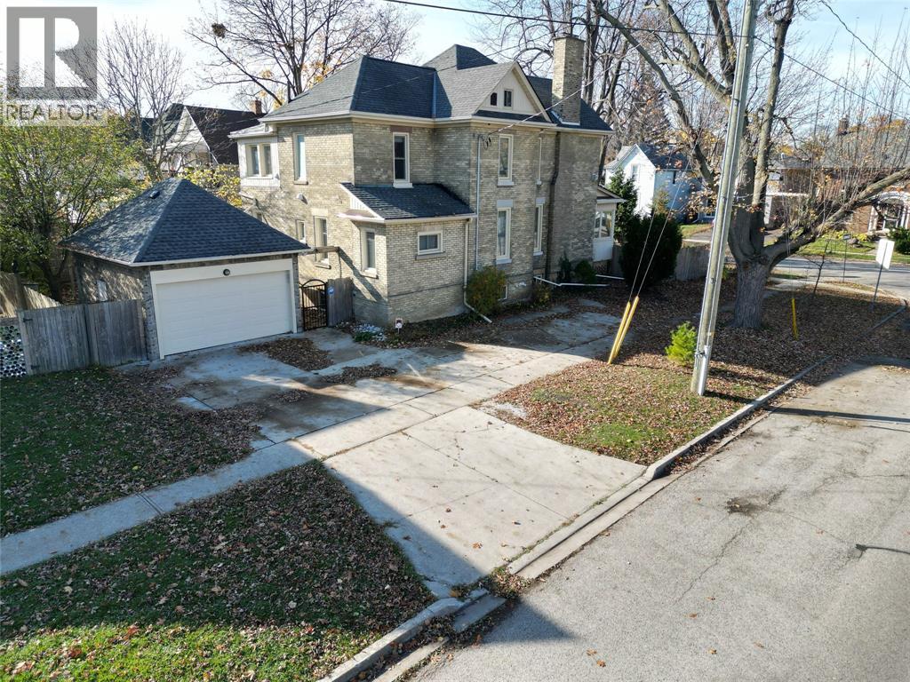 122 FORSYTH STREET North Unit# 1 EAST, Sarnia, Ontario, N7T6L3 — Photo 2