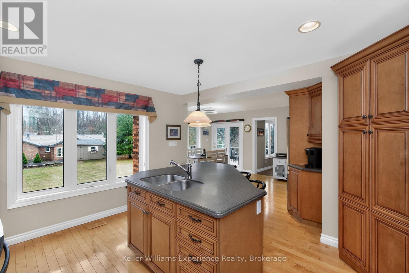 27 ROSEWOOD AVENUE - 9