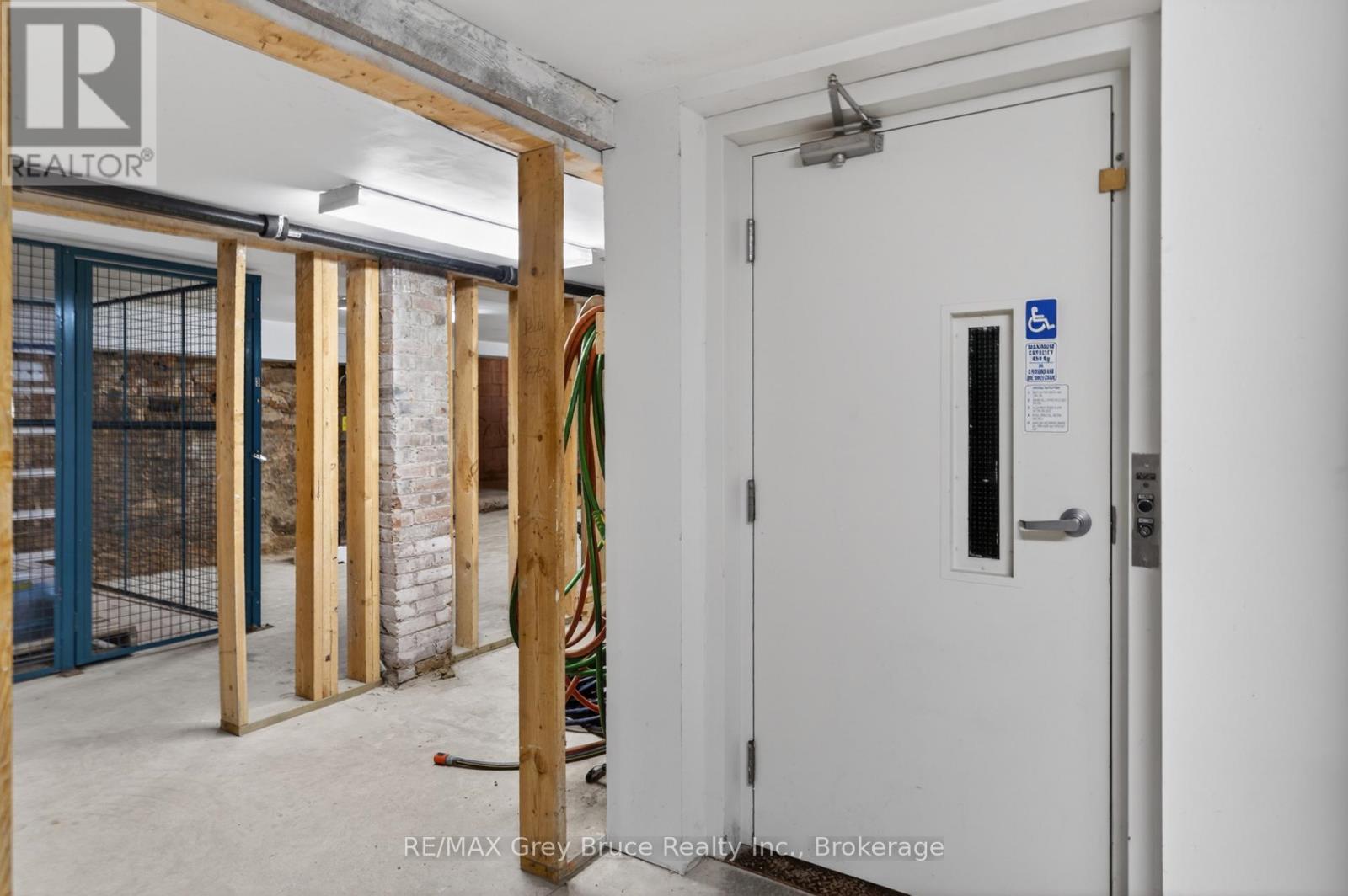UNIT 6 - 355 PRINCESS STREET - 38