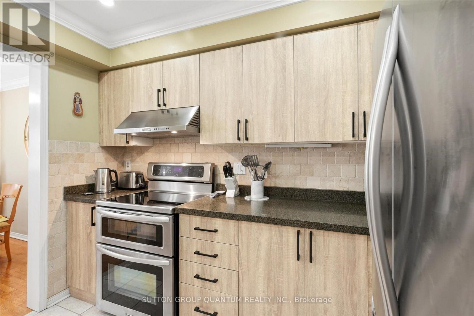 #10A 1064 QUEEN STREET W - 10