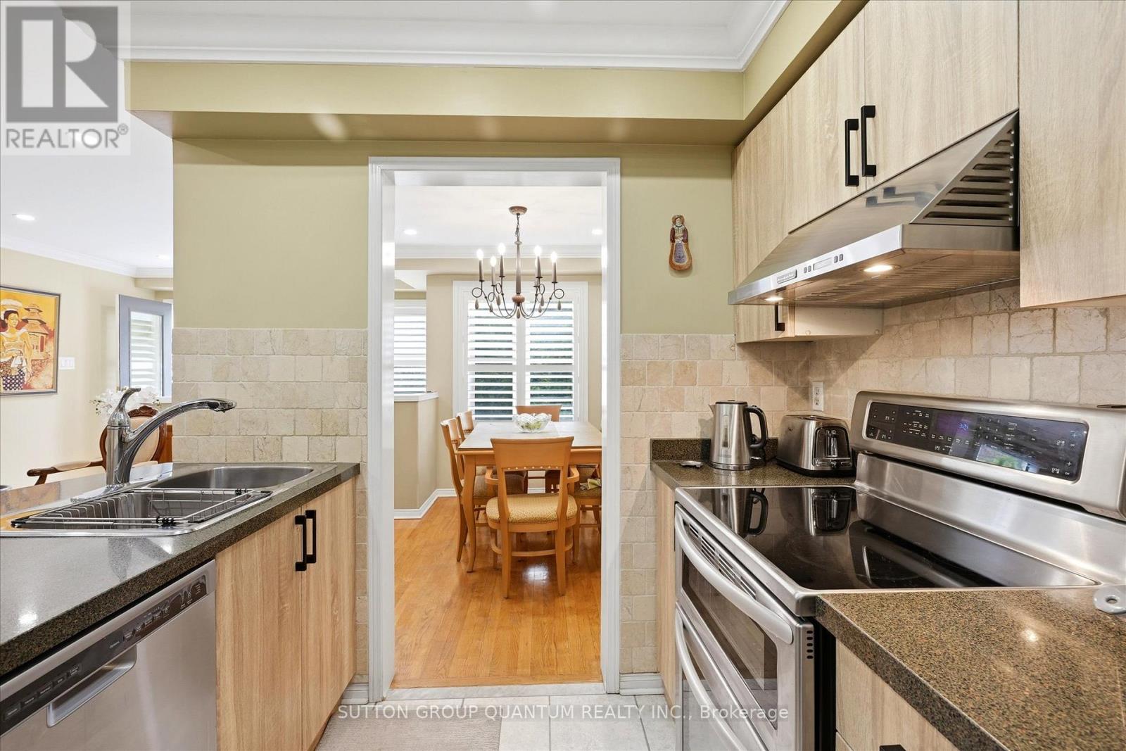 #10A 1064 QUEEN STREET W - 9