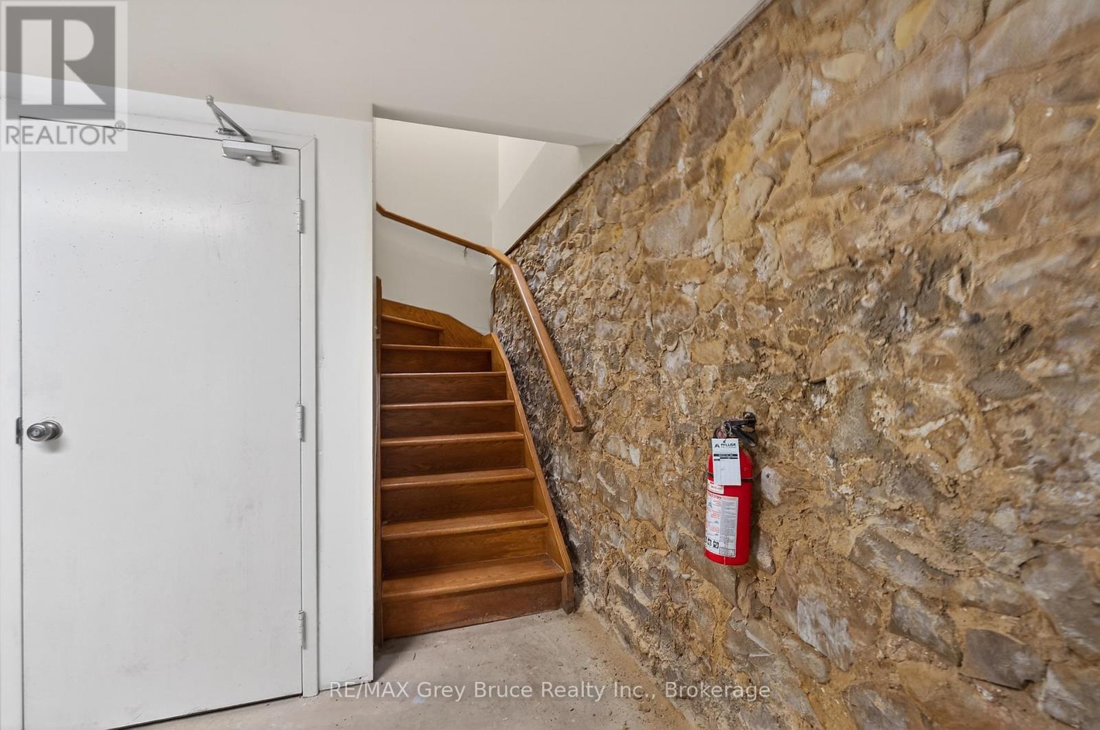 UNIT 6 - 355 PRINCESS STREET - 40