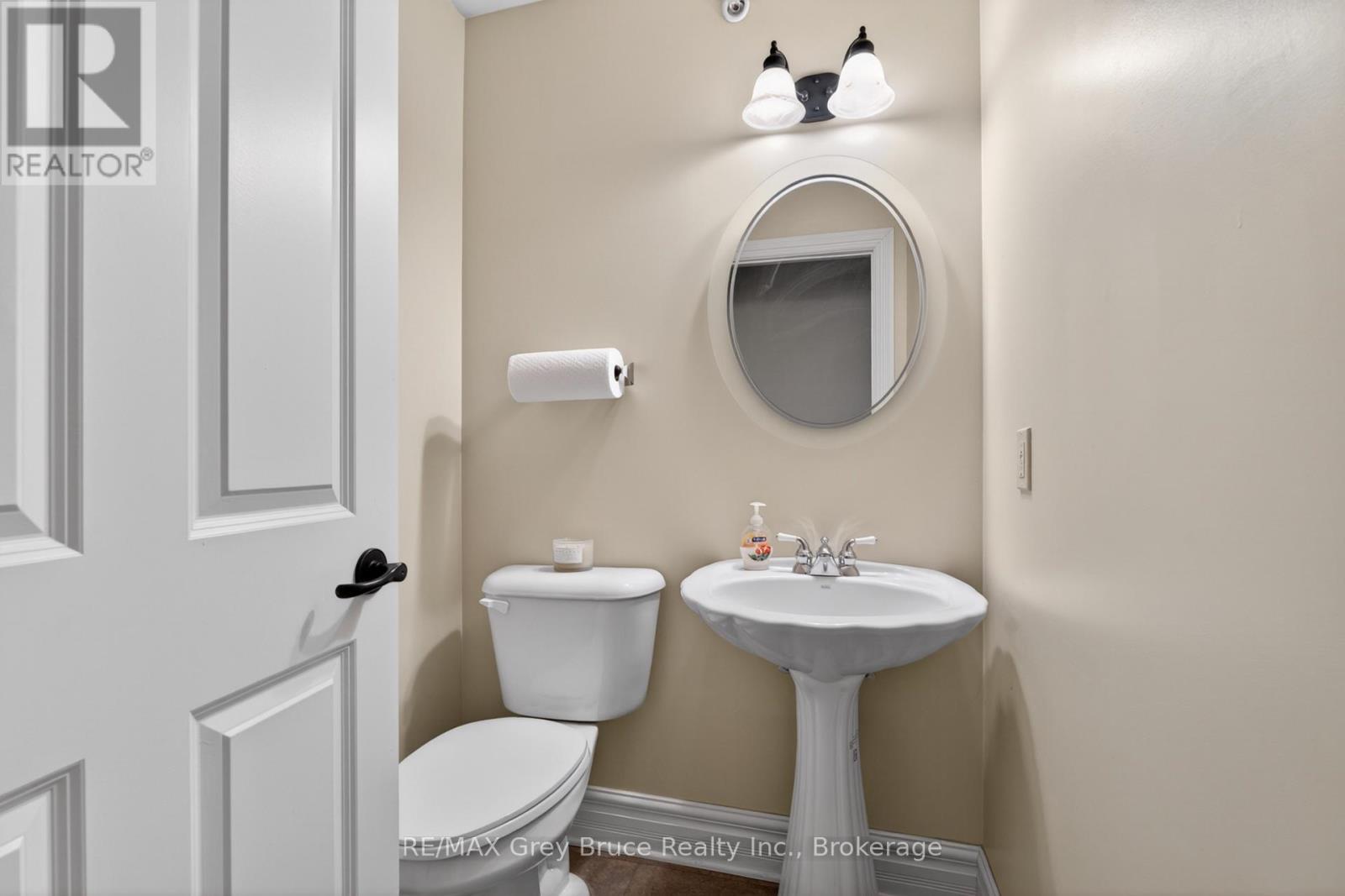 UNIT 6 - 355 PRINCESS STREET - 35